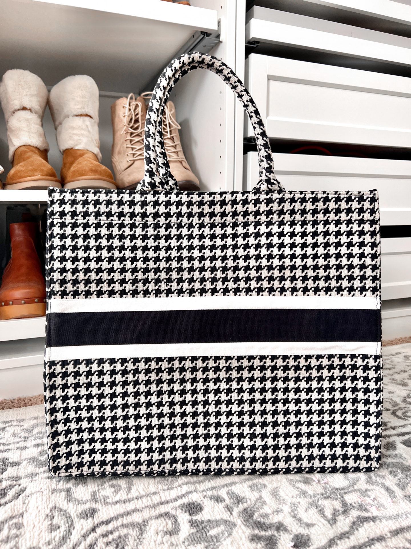 9 Designer Handbag Lookalikes from Walmart - PureWow